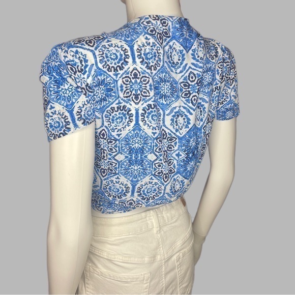 Olivaceous Short Sleeve Medallion Print Tie Front Crop Top - Picture 4 of 4